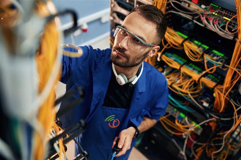 technician-network-cabling-dcap-installation